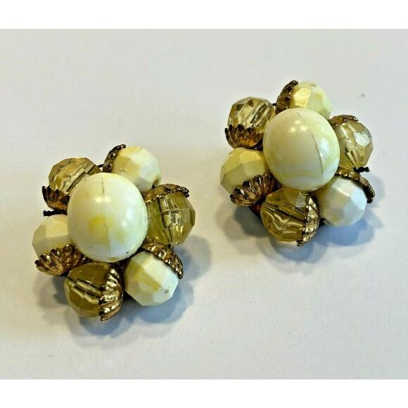 Vintage mid century clip on earrings retro beaded clusters creamy white & yellow - Picture 1 of 4